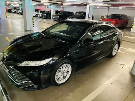 Toyota Camry 2019 года за 13 600 000 тг. в Алматы