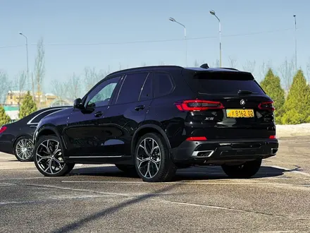 BMW X5 2019 года за 31 500 000 тг. в Алматы – фото 12