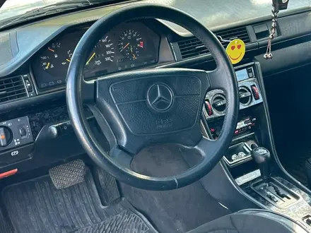 Mercedes-Benz E 300 1991 года за 1 600 000 тг. в Караганда – фото 7