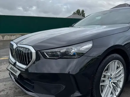 BMW 530 2024 года за 37 500 000 тг. в Алматы – фото 5