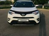 Toyota RAV4 2018 года за 12 000 000 тг. в Атырау – фото 4