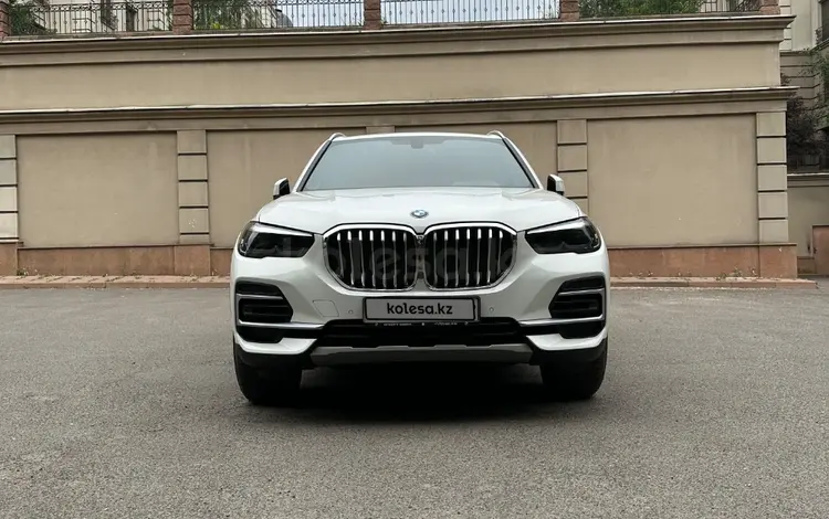 BMW X5 2022 года за 38 500 000 тг. в Алматы