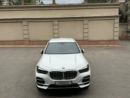 BMW X5 2022 года за 38 500 000 тг. в Алматы – фото 2