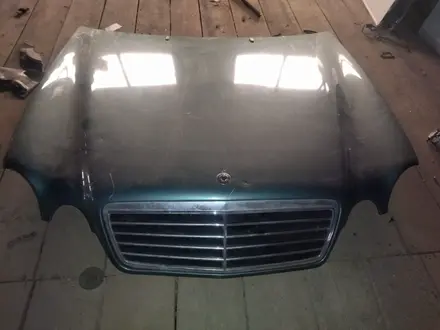 Капот Мерс CLK200 за 80 000 тг. в Алматы