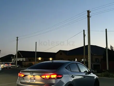 Hyundai Elantra 2017 года за 4 500 000 тг. в Атырау – фото 8