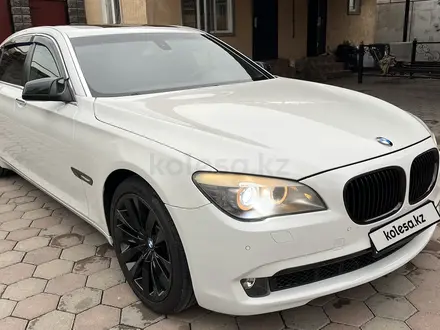 BMW 740 2009 года за 10 300 000 тг. в Алматы