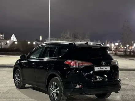 Toyota RAV4 2016 года за 10 500 000 тг. в Актобе – фото 3