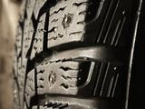 Зимнию шипованную резину на дисках MAXXIS 195/65R15 за 85 000 тг. в Павлодар