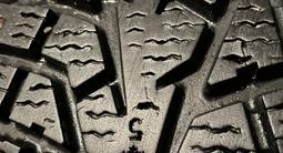 Зимнию шипованную резину на дисках MAXXIS 195/65R15 за 85 000 тг. в Павлодар – фото 4