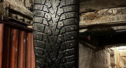 Зимнию шипованную резину на дисках MAXXIS 195/65R15 за 85 000 тг. в Павлодар – фото 2