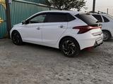 Hyundai i20 2023 года за 6 800 000 тг. в Атырау – фото 3