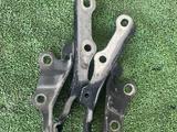 Петля капота б/у Toyota highlander 2002-2007 Lexus rx300 1998-2003 за 10 000 тг. в Алматы