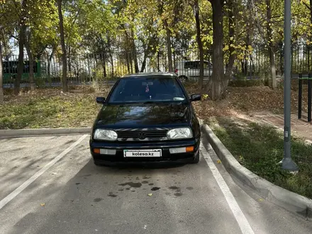 Volkswagen Golf 1993 года за 1 600 000 тг. в Алматы