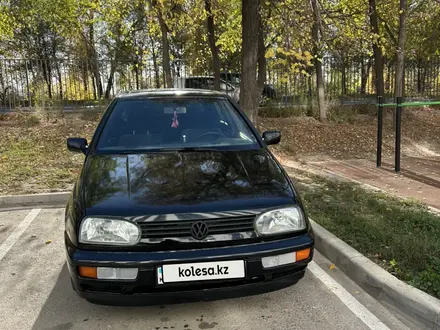 Volkswagen Golf 1993 года за 1 600 000 тг. в Алматы – фото 2