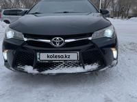 Toyota Camry 2015 года за 8 700 000 тг. в Актобе