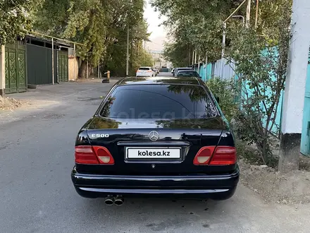 Mercedes-Benz E 320 1997 года за 2 700 000 тг. в Алматы