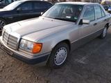 Mercedes-Benz E 260 1993 года за 3 800 000 тг. в Астана