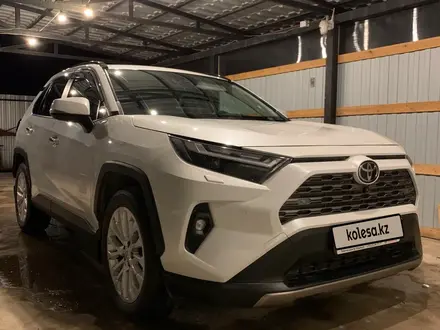 Toyota RAV4 2022 года за 20 500 000 тг. в Уральск