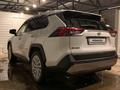 Toyota RAV4 2022 года за 20 500 000 тг. в Уральск – фото 2
