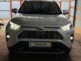 Toyota RAV4 2022 года за 20 500 000 тг. в Уральск – фото 4
