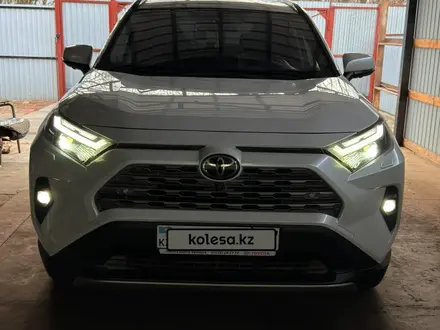 Toyota RAV4 2022 года за 20 500 000 тг. в Уральск – фото 4