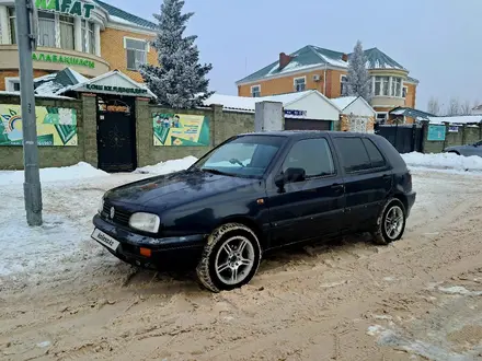 Volkswagen Golf 1993 года за 1 400 000 тг. в Астана – фото 2