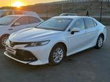 Toyota Camry 2020 года за 13 000 000 тг. в Семей – фото 2