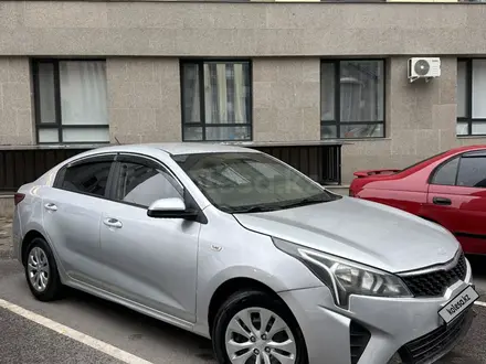 Kia Rio 2021 года за 5 999 999 тг. в Астана – фото 2