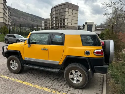 Toyota FJ Cruiser 2011 года за 13 850 000 тг. в Алматы – фото 3