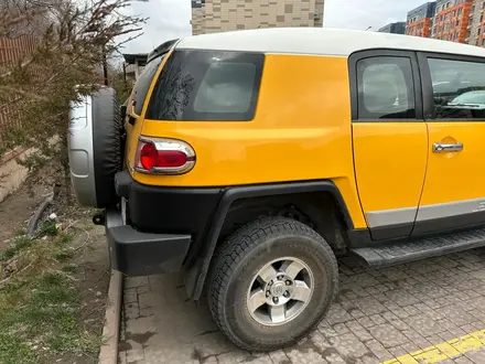 Toyota FJ Cruiser 2011 года за 13 850 000 тг. в Алматы – фото 4