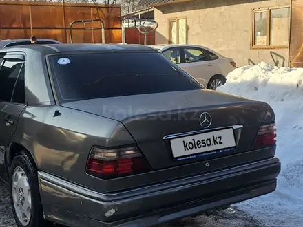 Mercedes-Benz E 220 1993 года за 1 600 000 тг. в Алматы – фото 6