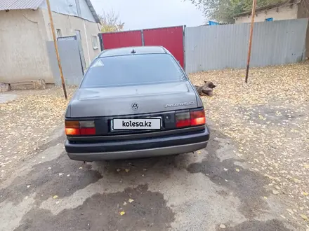 Volkswagen Passat 1993 года за 1 300 000 тг. в Уральск – фото 2