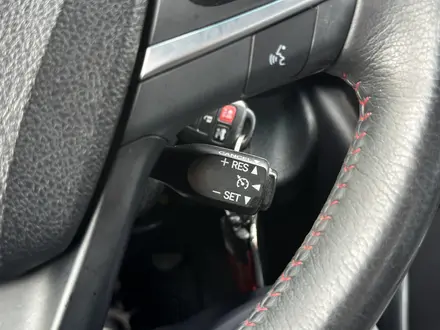 Toyota Camry 2017 года за 8 650 000 тг. в Актобе – фото 16