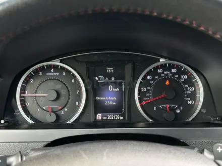 Toyota Camry 2017 года за 8 650 000 тг. в Актобе – фото 21