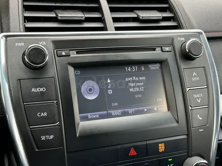 Toyota Camry 2017 года за 8 650 000 тг. в Актобе – фото 23