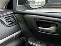 Toyota Camry 2017 года за 8 650 000 тг. в Актобе – фото 22