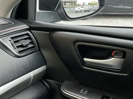 Toyota Camry 2017 года за 8 650 000 тг. в Актобе – фото 22