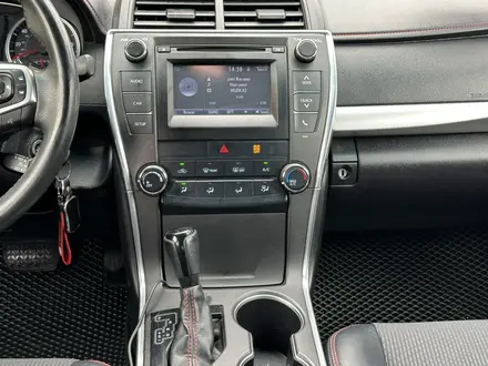 Toyota Camry 2017 года за 8 650 000 тг. в Актобе – фото 6