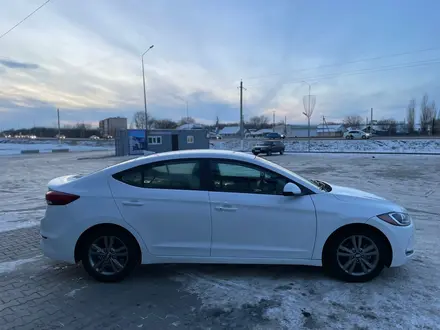 Hyundai Elantra 2016 года за 2 650 000 тг. в Уральск