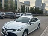 Toyota Camry 2020 года за 12 400 000 тг. в Астана – фото 2