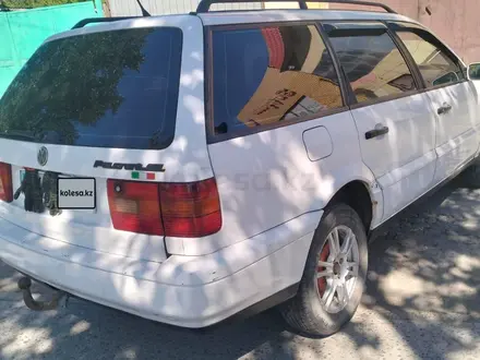 Volkswagen Passat 1996 года за 2 000 000 тг. в Семей – фото 2