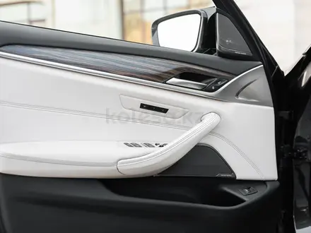 BMW 540 2022 года за 26 000 000 тг. в Алматы – фото 10