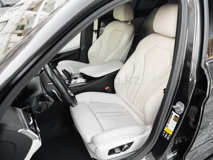 BMW 540 2022 года за 26 000 000 тг. в Алматы – фото 14