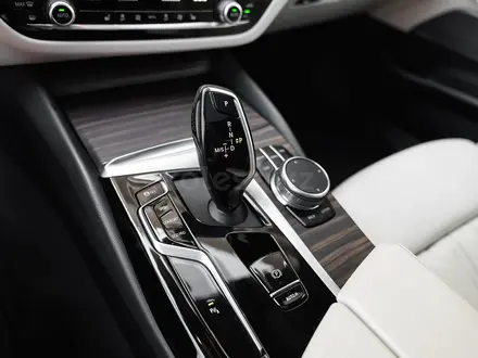 BMW 540 2022 года за 26 000 000 тг. в Алматы – фото 18