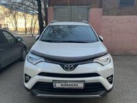 Toyota RAV4 2018 года за 13 700 000 тг. в Семей