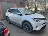 Toyota RAV4 2018 года за 13 700 000 тг. в Семей – фото 3