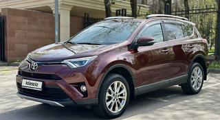 Toyota RAV4 2018 года за 14 300 000 тг. в Алматы