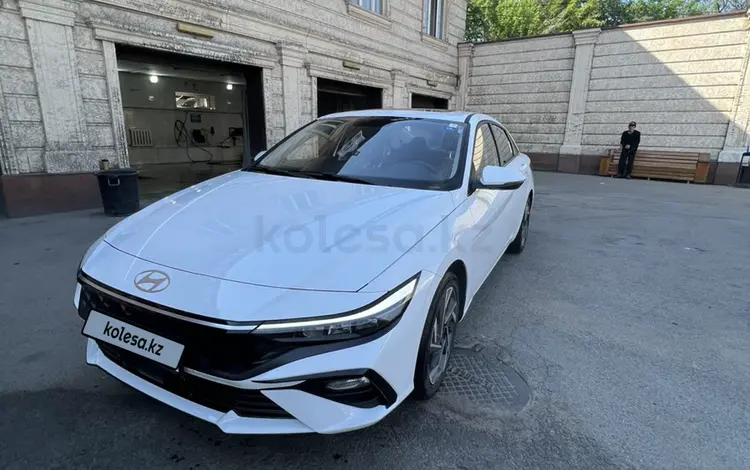 Hyundai Elantra 2024 годаfor8 390 000 тг. в Алматы