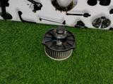 МОТОРЧИК ПЕЧКИ НА ТОЙОТА VISTA (MARK/2/CALDINA/SURF/ВСЕ/МОДЕЛИ/ПРАВЫЙ/РУЛЬ) за 12 000 тг. в Алматы – фото 2