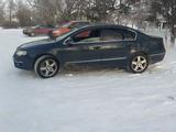 Volkswagen Passat 2005 года за 4 200 000 тг. в Петропавловск – фото 2